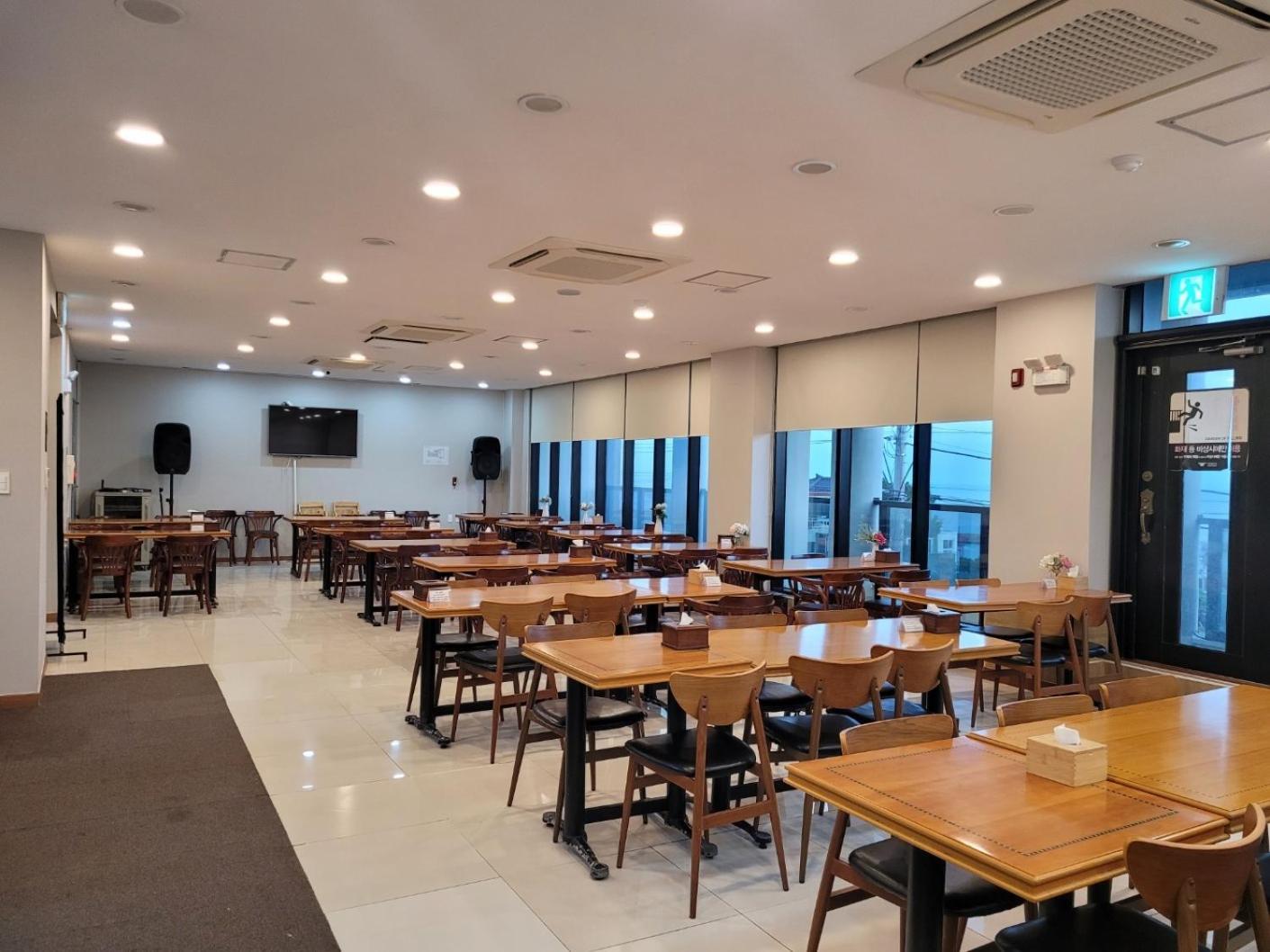 Sims Hotel Jeju Exterior foto